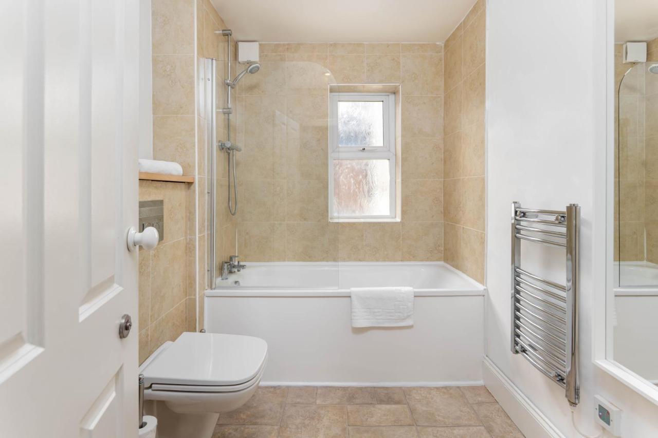Air Host & Stay - Rockfield House - Sleeps 8 Liverpool Exterior foto